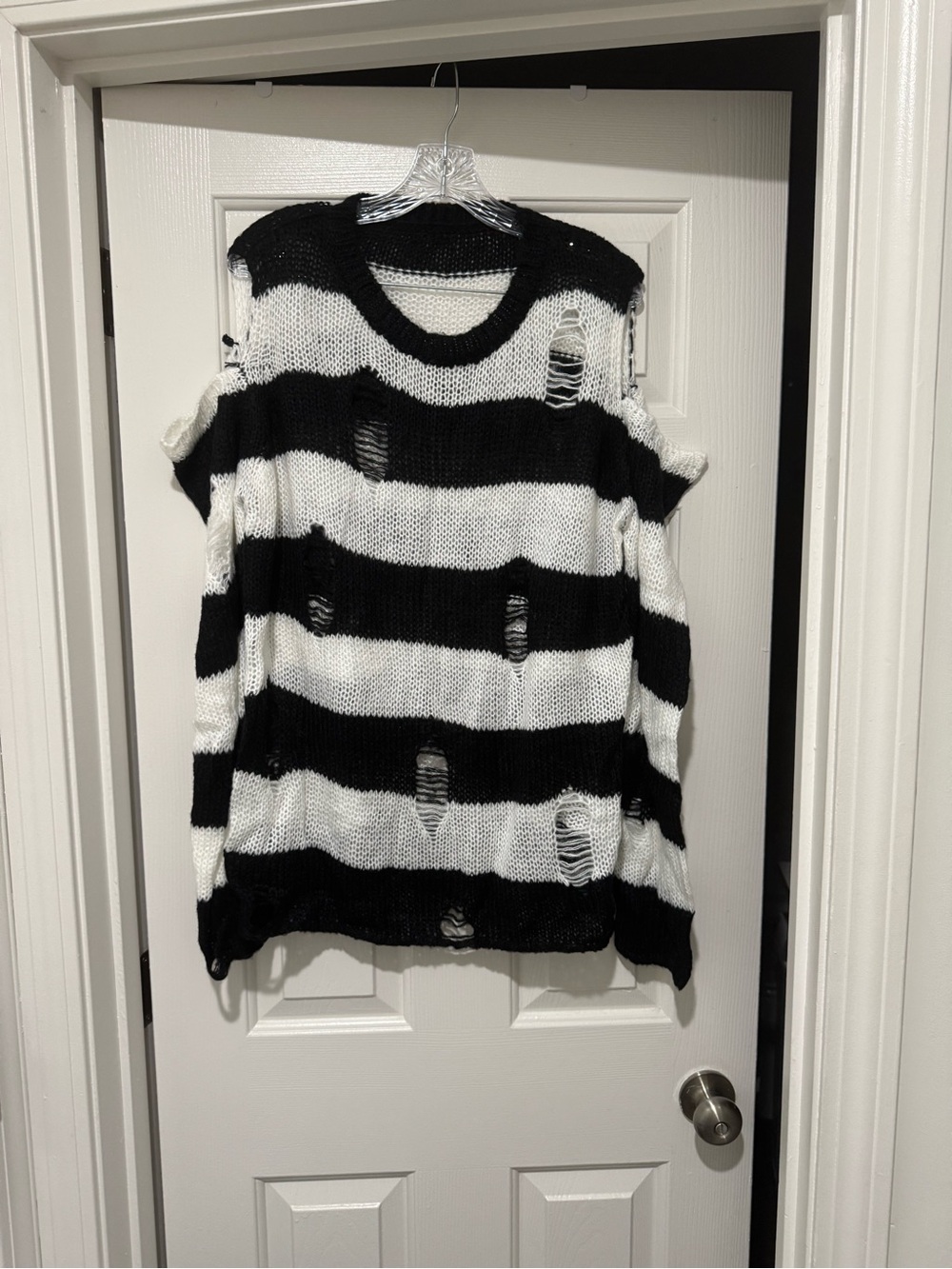 ROMWE Y2K Black & White Distressed Oversized Crewneck Sweater Top.